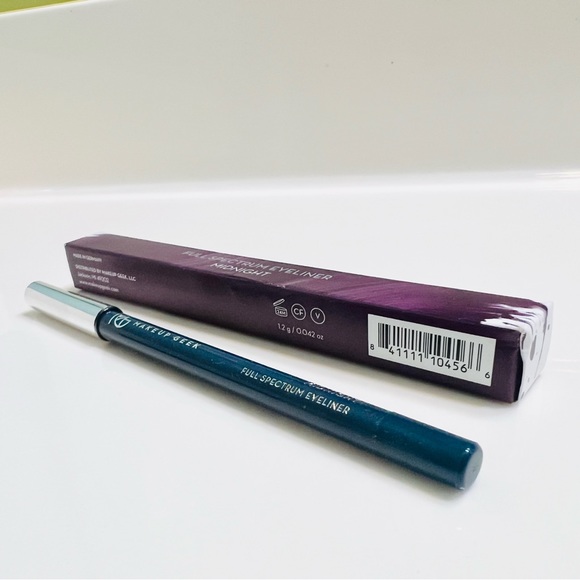 Eyeshadow and face Makeup bundle by makeup geek - Picture 3 of 9